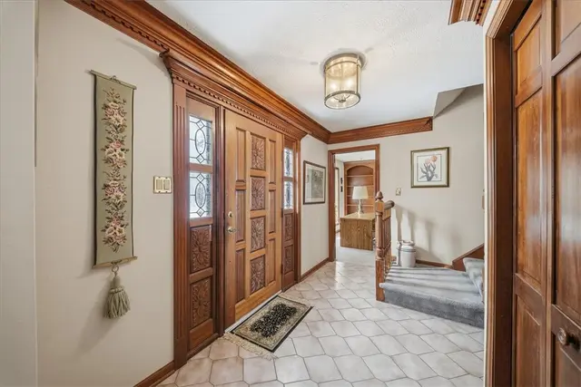 8186 Streamside Dr gallery image 12