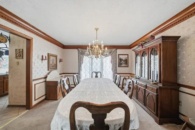 8186 Streamside Dr gallery image 14