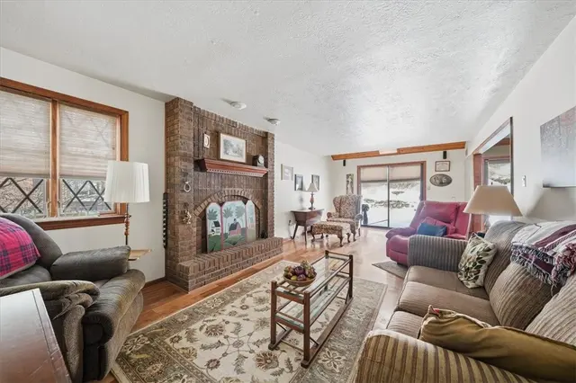 8186 Streamside Dr gallery image 16