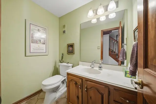 8186 Streamside Dr gallery image 19