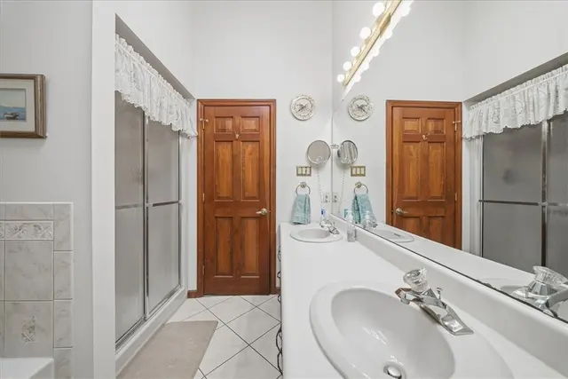 8186 Streamside Dr gallery image 21