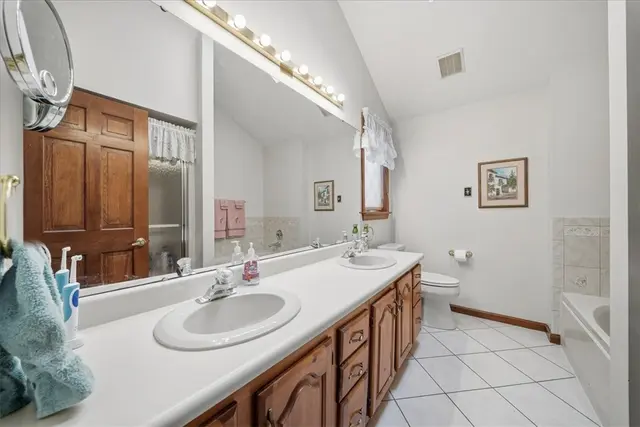 8186 Streamside Dr gallery image 22