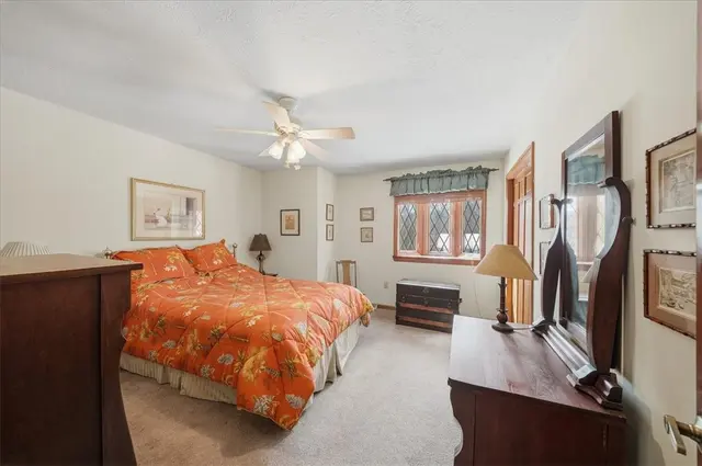 8186 Streamside Dr gallery image 23