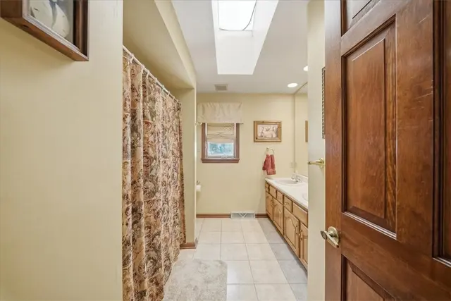8186 Streamside Dr gallery image 26