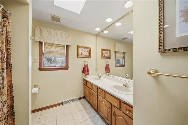 8186 Streamside Dr gallery image 27