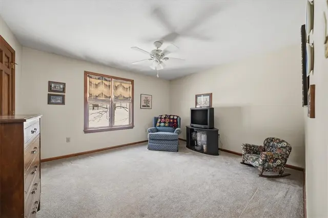 8186 Streamside Dr gallery image 28