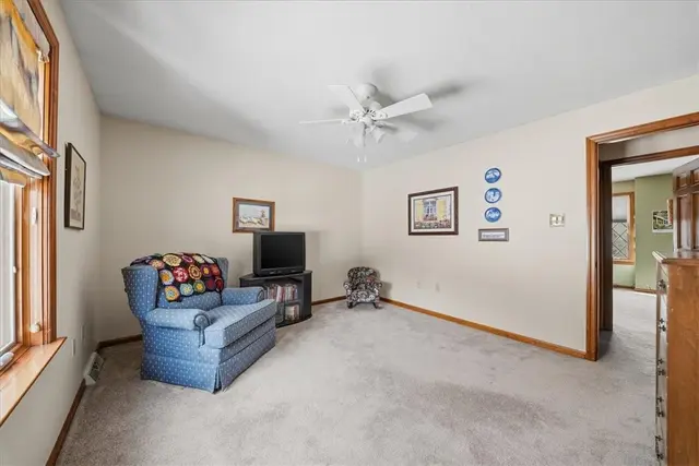 8186 Streamside Dr gallery image 29