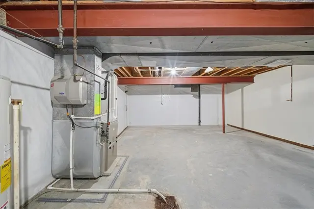 8186 Streamside Dr gallery image 30