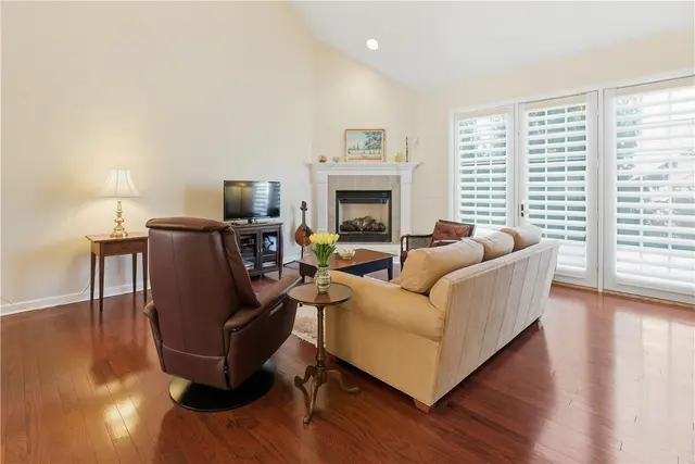 819 Strasburg Drive gallery image 16