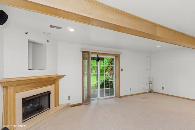 82 MONMOUTH DR gallery image 6