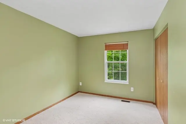 82 MONMOUTH DR gallery image 10