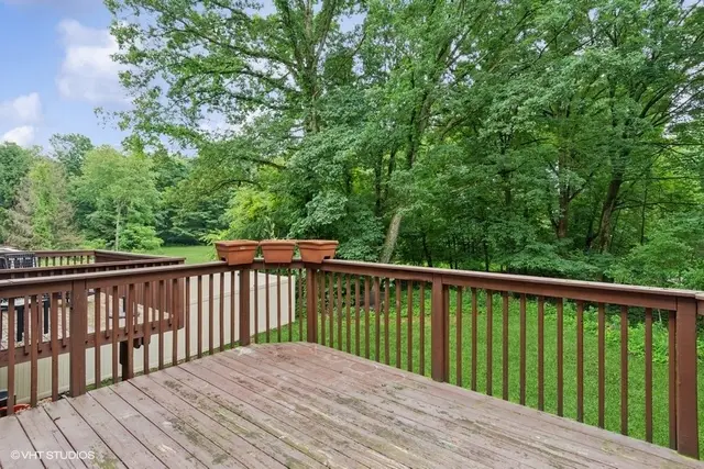 82 MONMOUTH DR gallery image 19