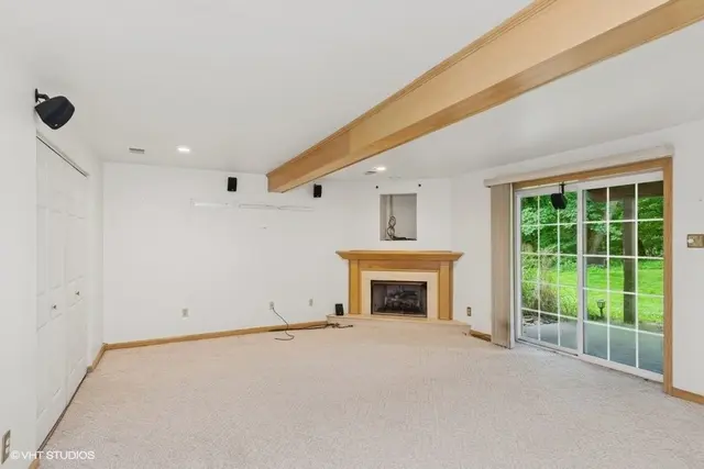 82 MONMOUTH DR gallery image 22