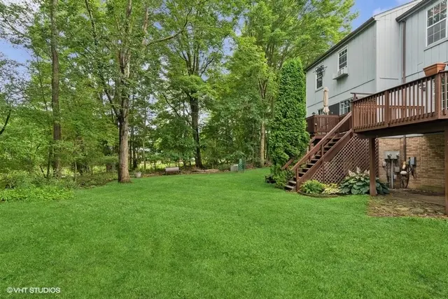 82 MONMOUTH DR gallery image 23