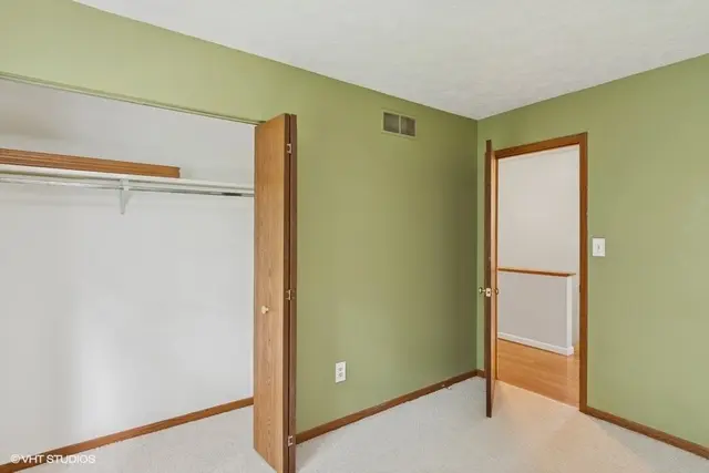 82 MONMOUTH DR gallery image 24