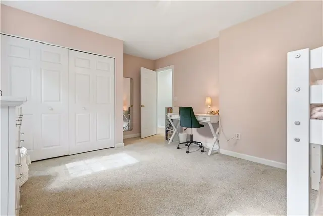 821 Arbordale Lane gallery image 3