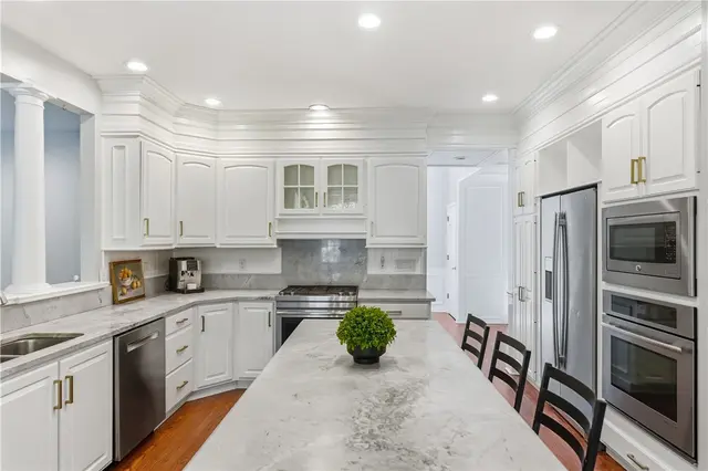821 Arbordale Lane gallery image 6