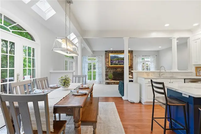 821 Arbordale Lane gallery image 9