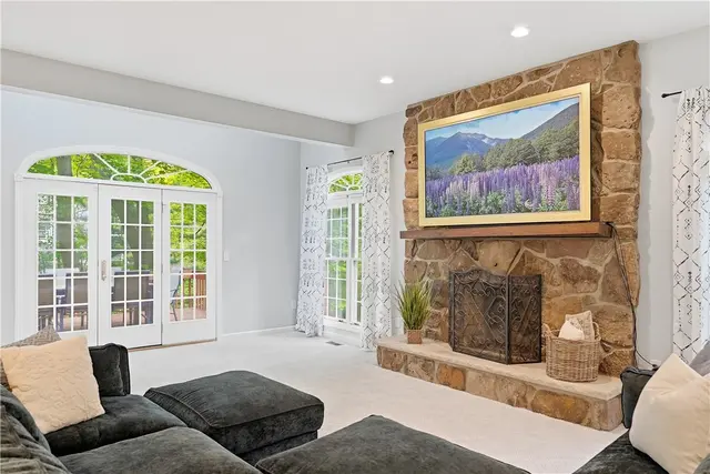 821 Arbordale Lane gallery image 10