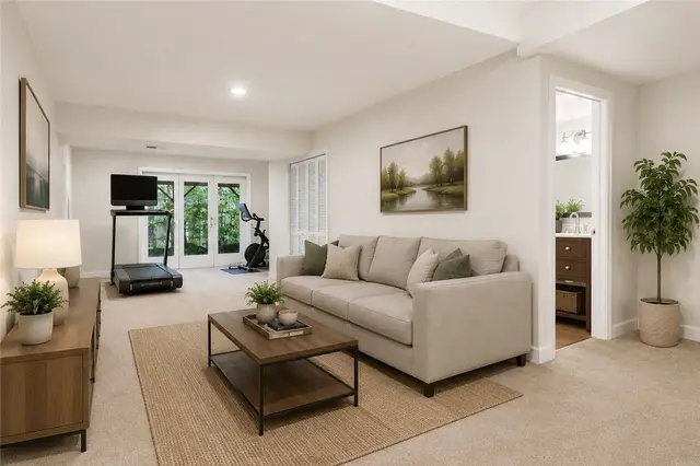 821 Arbordale Lane gallery image 12