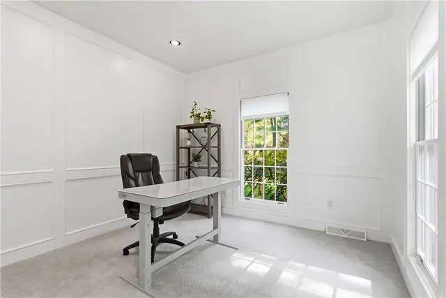821 Arbordale Lane gallery image 20