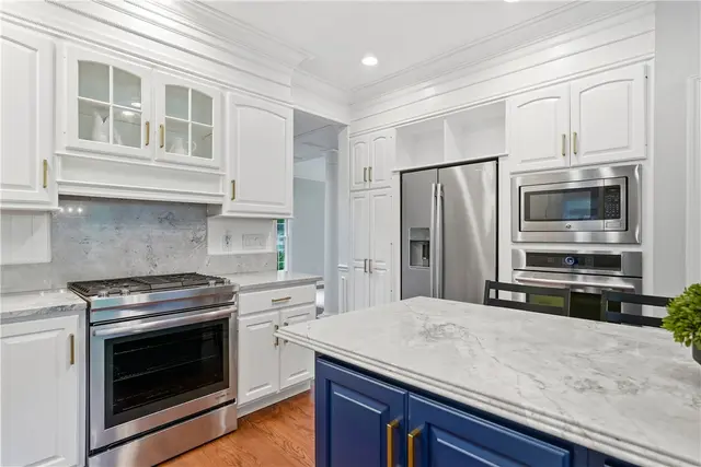 821 Arbordale Lane gallery image 34