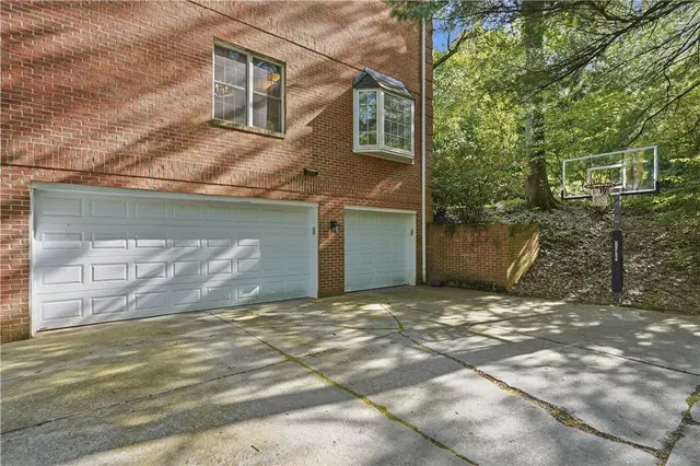 821 Arbordale Lane gallery image 38