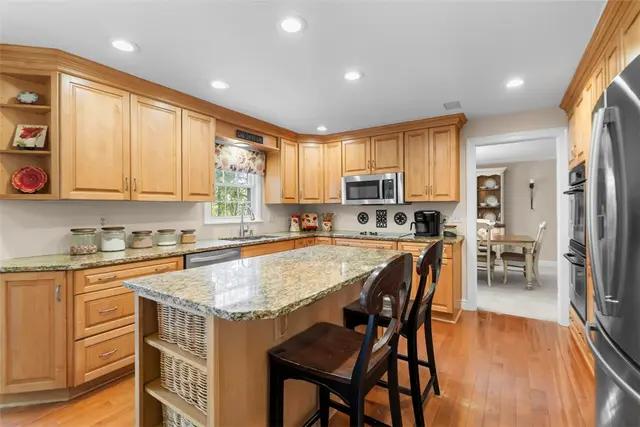 8214 Brittany Ct gallery image 3
