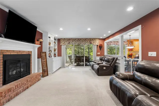 8214 Brittany Ct gallery image 32
