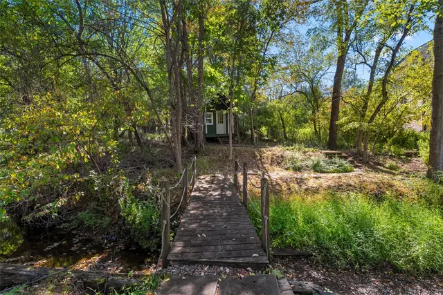 8214 Brittany Ct gallery image 39