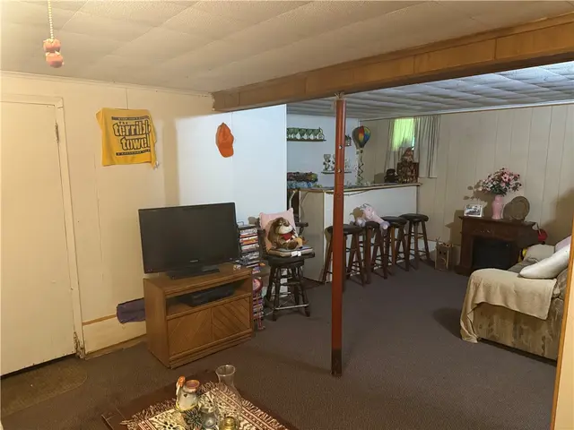 822 Persimmon Rd gallery image 2
