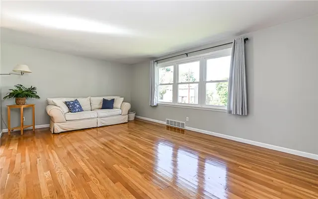 8220 Post Rd gallery image 2
