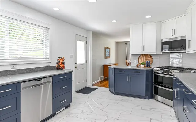 8220 Post Rd gallery image 10