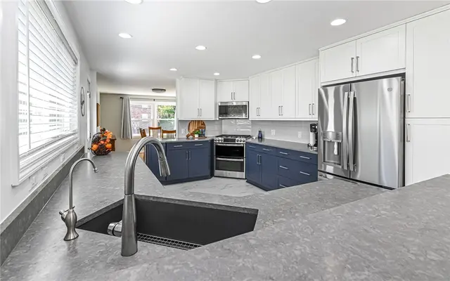 8220 Post Rd gallery image 25