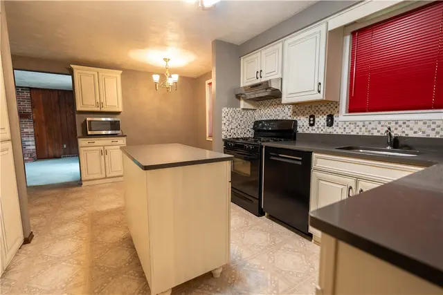 8229 E Van Buren Dr gallery image 11