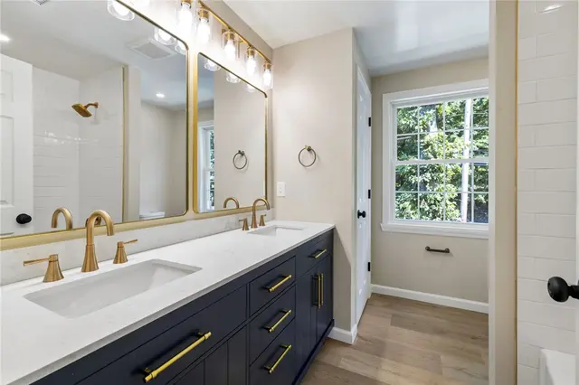 8241 Thompson Run gallery image 22