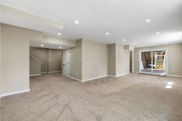 8241 Thompson Run gallery image 34