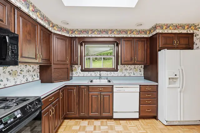 8244 Coach COURT gallery image 5