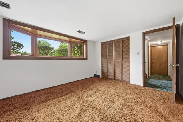 8244 Coach COURT gallery image 8