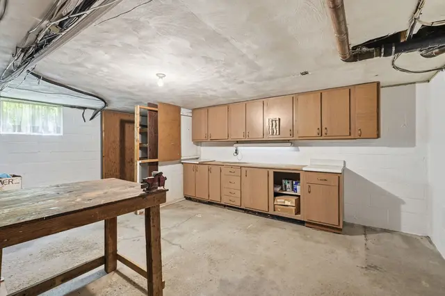 8244 Coach COURT gallery image 39