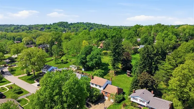 8273 Brittany Pl gallery image 35