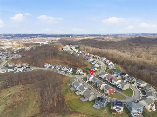 828 Oneida Cir gallery image 3