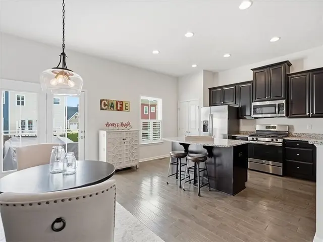 828 Oneida Cir gallery image 4