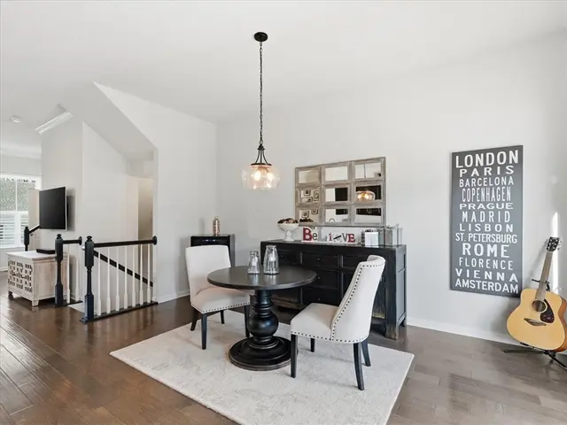 828 Oneida Cir gallery image 7