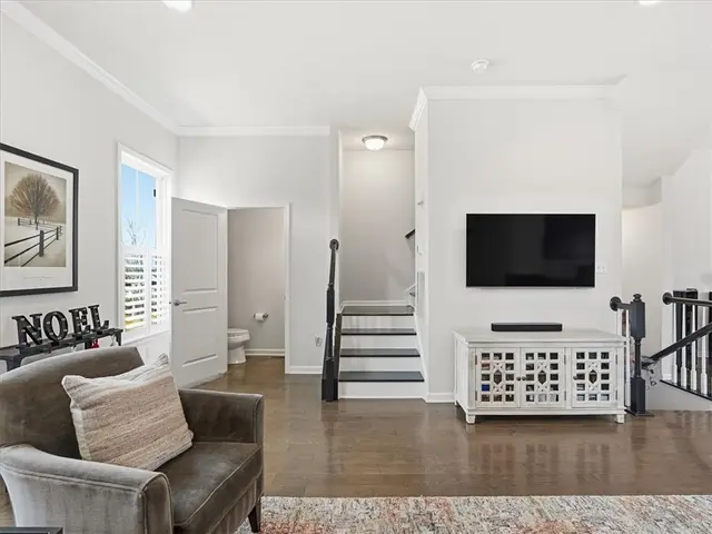 828 Oneida Cir gallery image 8