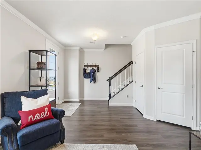 828 Oneida Cir gallery image 9