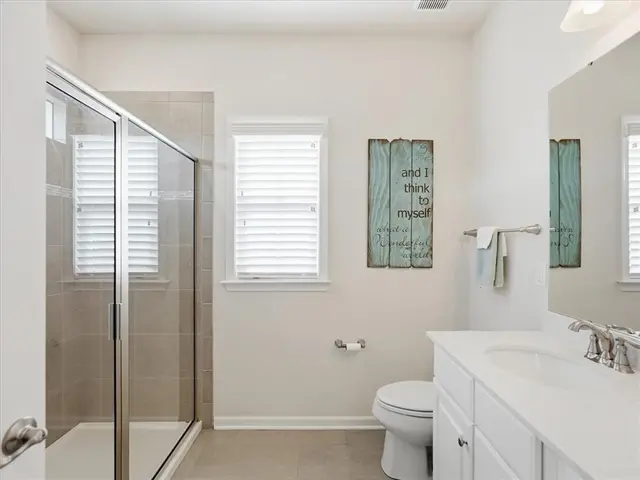 828 Oneida Cir gallery image 12