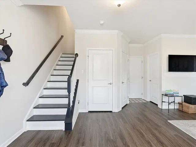 828 Oneida Cir gallery image 13