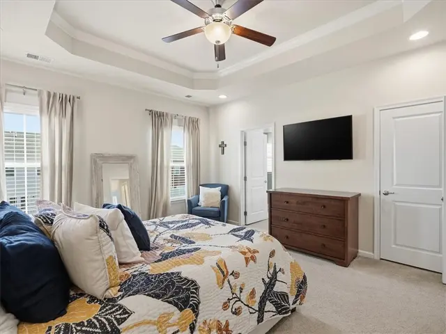 828 Oneida Cir gallery image 14