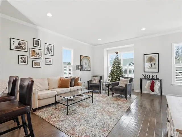 828 Oneida Cir gallery image 15